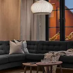 Northstay - The Grand L Luxurious L Location, Two Full Bathrooms