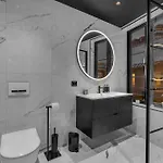 Northstay - The Grand L Luxurious L Location, Two Full Bathrooms * Tromsø