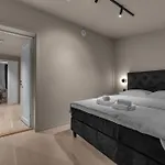 Northstay - The Grand L Luxurious L Location, Two Full Bathrooms * Tromsø