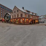 Northstay - The Grand L Luxurious L Location, Two Full Bathrooms Tromsø