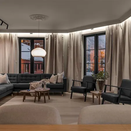 Northstay - The Grand L Luxurious L Location, Two Full Bathrooms Apartamento Tromsø