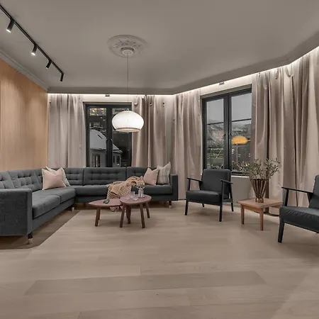 Northstay - The Grand L Luxurious L Location, Two Full Bathrooms *