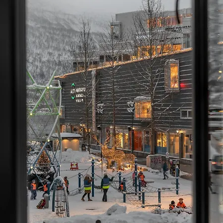 Northstay - The Grand L Luxurious L Location, Two Full Bathrooms * Tromsø