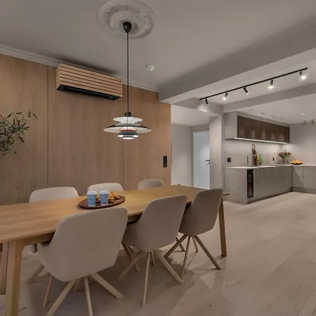 Northstay - The Grand L Luxurious L Location, Two Full Bathrooms * Tromsø