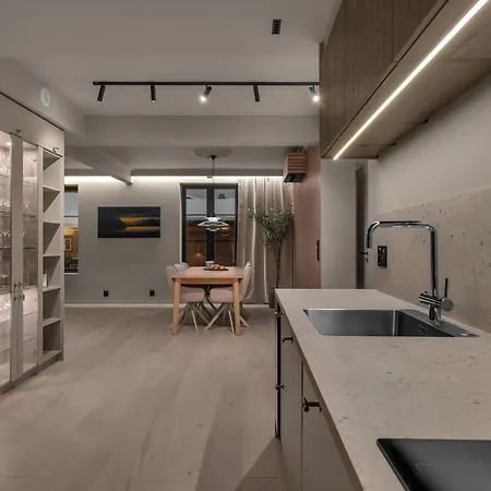 Northstay - The Grand L Luxurious L Location, Two Full Bathrooms شقة ترومسو