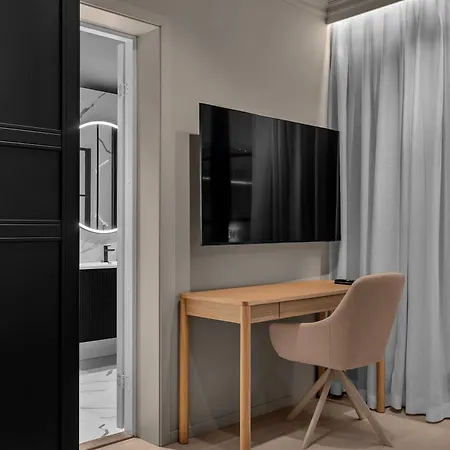 Northstay - The Grand L Luxurious L Location, Two Full Bathrooms *