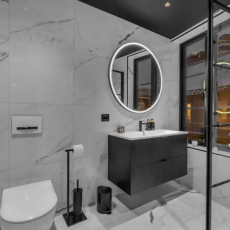 Northstay - The Grand L Luxurious L Location, Two Full Bathrooms * ترومسو
