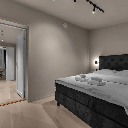 Northstay - The Grand L Luxurious L Location, Two Full Bathrooms * Tromsø