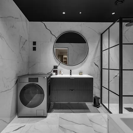 Northstay - The Grand L Luxurious L Location, Two Full Bathrooms * ترومسو