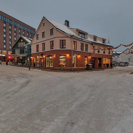 Northstay - The Grand L Luxurious L Location, Two Full Bathrooms Tromsø
