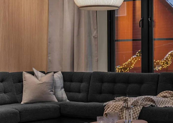 Northstay - The Grand L Luxurious L Location, Two Full Bathrooms