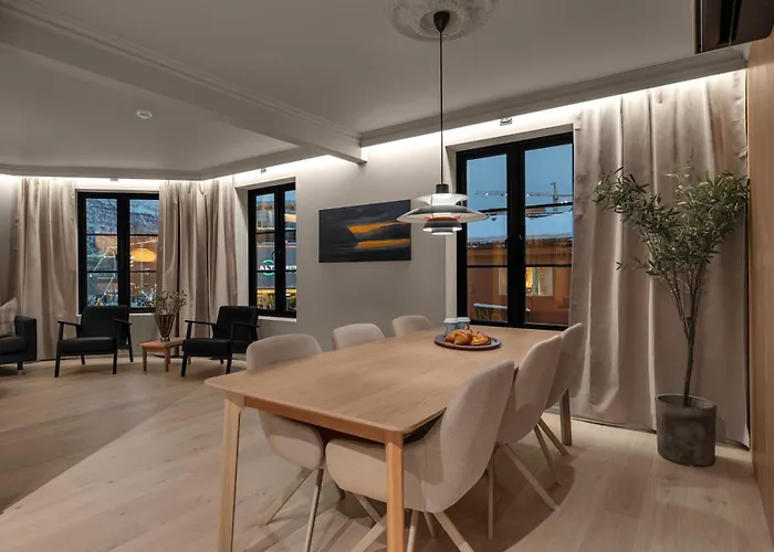 Northstay - The Grand L Luxurious L Location, Two Full Bathrooms Apartamento Tromsø