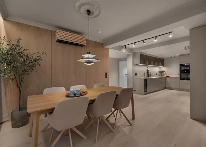 Northstay - The Grand L Luxurious L Location, Two Full Bathrooms * Tromsø