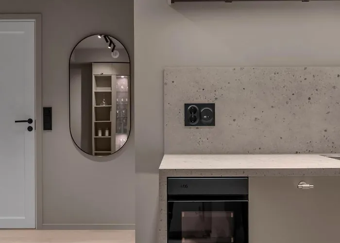 Northstay - The Grand L Luxurious L Location, Two Full Bathrooms