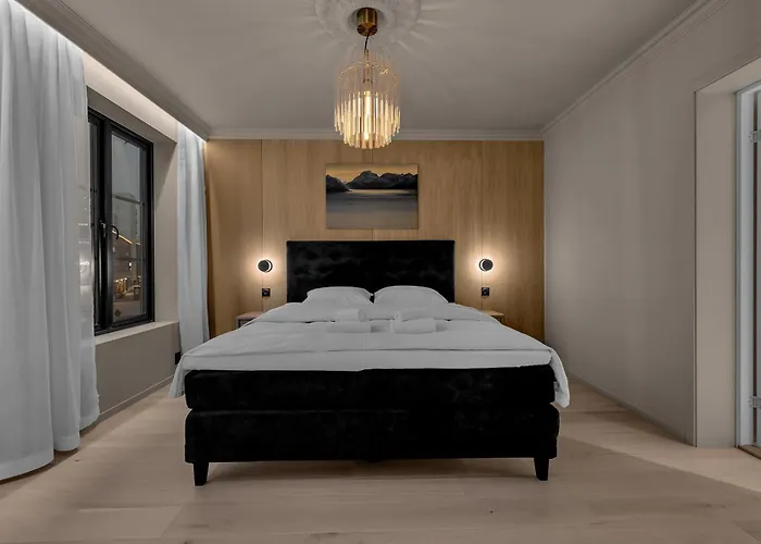 Northstay - The Grand L Luxurious L Location, Two Full Bathrooms Apartamento Tromsø