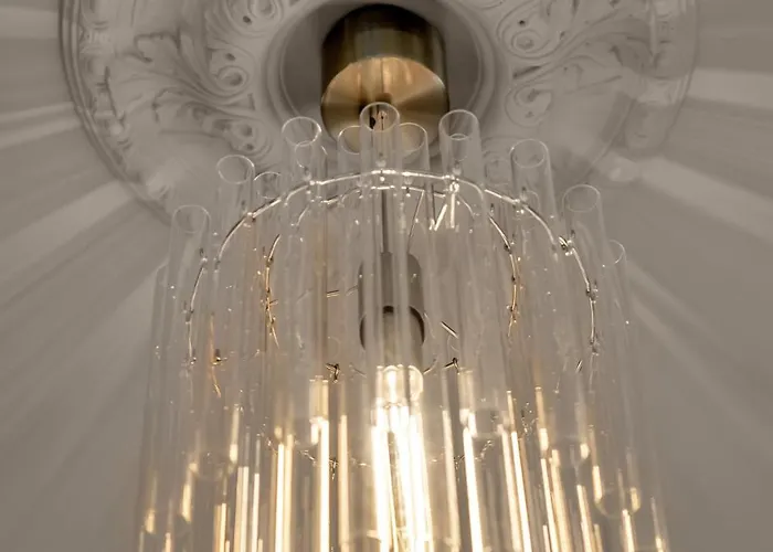 Northstay - The Grand L Luxurious L Location, Two Full Bathrooms *