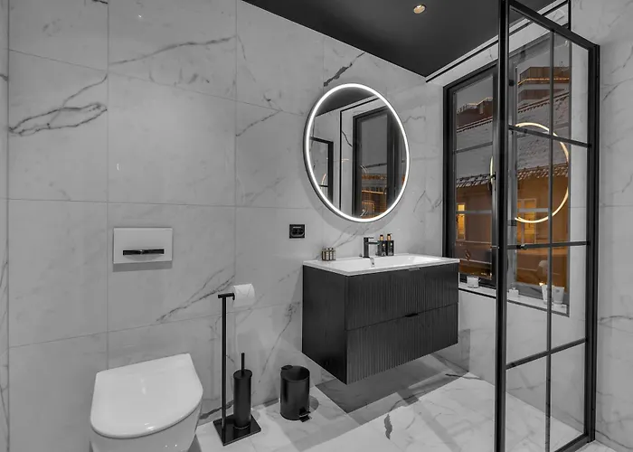 Northstay - The Grand L Luxurious L Location, Two Full Bathrooms * Tromsø