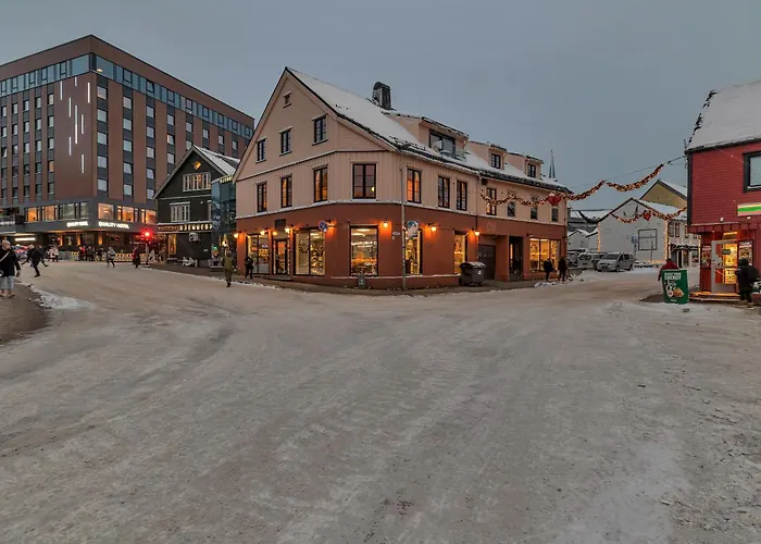 Northstay - The Grand L Luxurious L Location, Two Full Bathrooms Tromsø