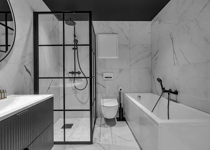 公寓 Northstay - The Grand L Luxurious L Location, Two Full Bathrooms 特罗姆瑟